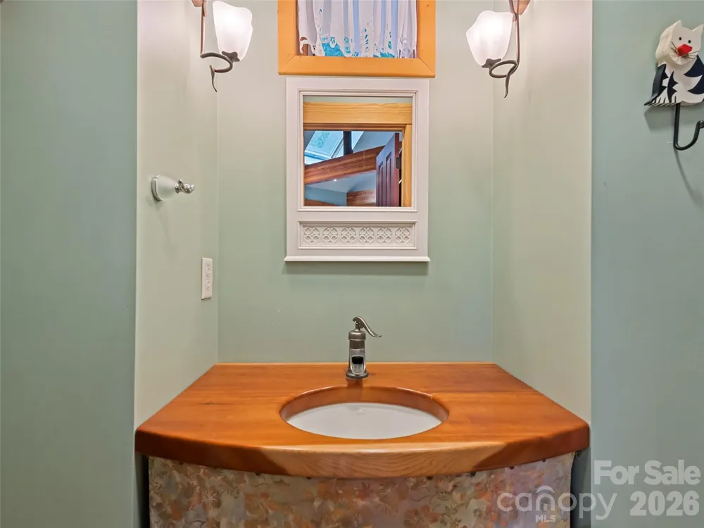 145 Hiaway Trail Clyde, NC 28721