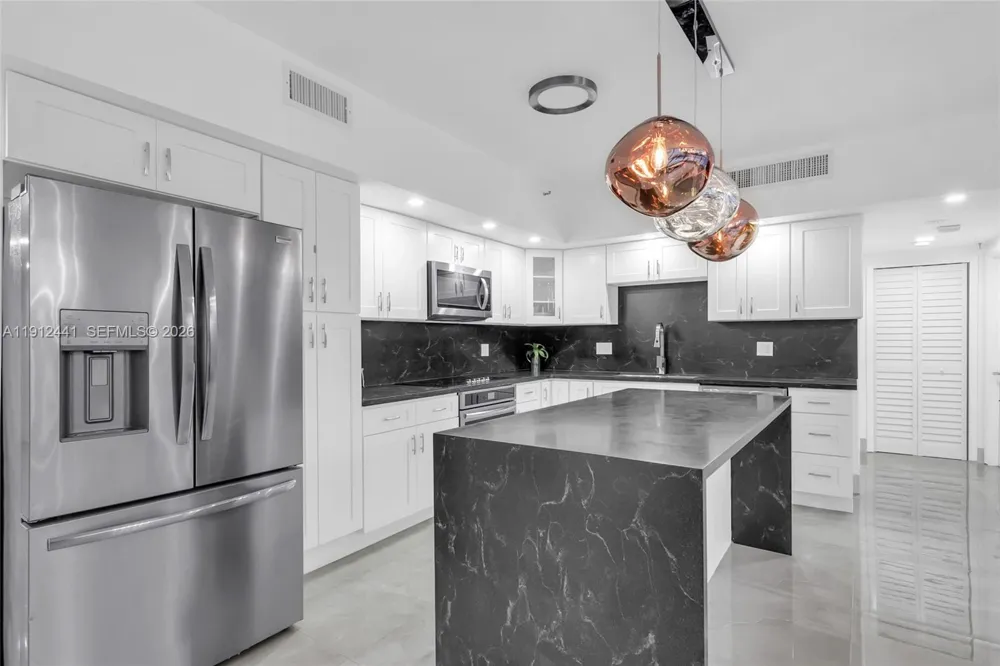 355 Poinciana Dr #1130 Sunny Isles Beach, FL 33160