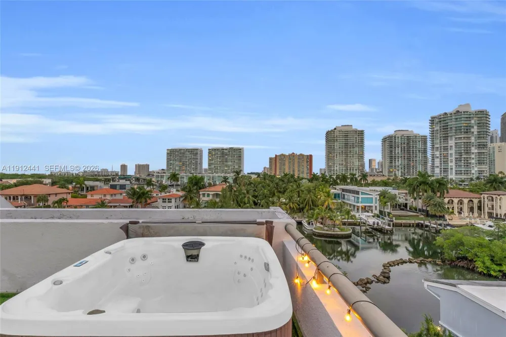 355 Poinciana Dr #1130 Sunny Isles Beach, FL 33160