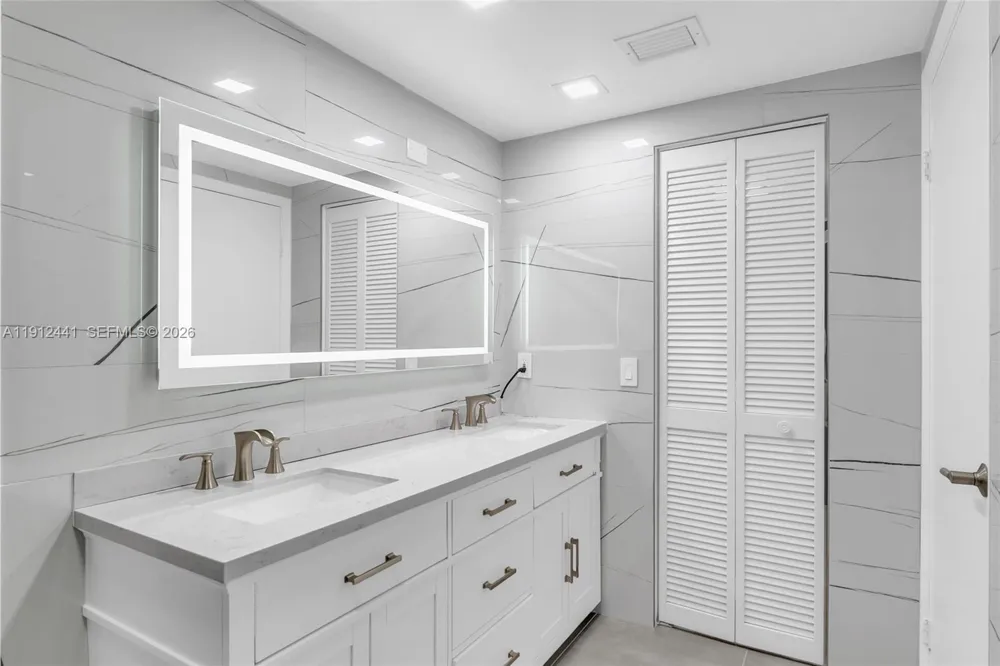355 Poinciana Dr #1130 Sunny Isles Beach, FL 33160