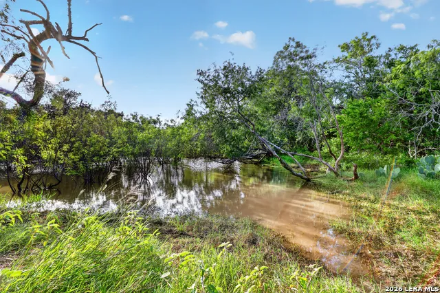 457 County Road 410 Stockdale, TX 78160