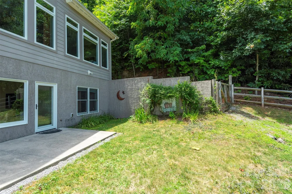 301 Oak Winds Drive Old Fort, NC 28762