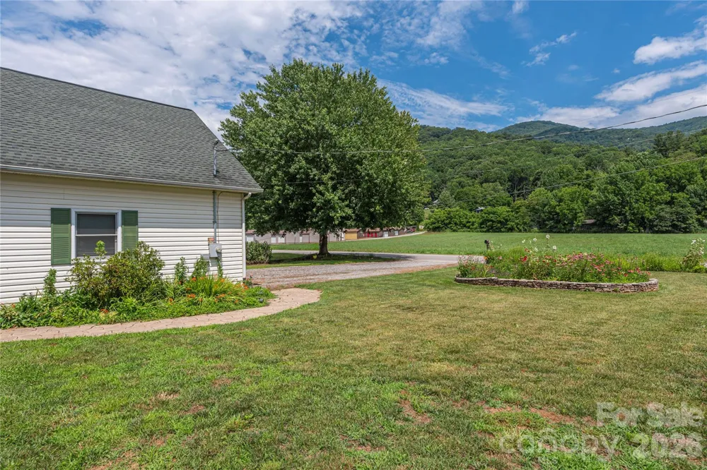 1075 Moody Farm Road Maggie Valley, NC 28751