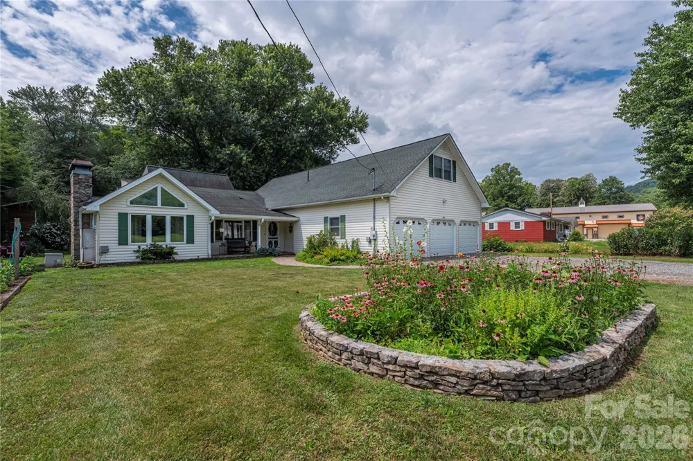1075 Moody Farm Road Maggie Valley, NC 28751