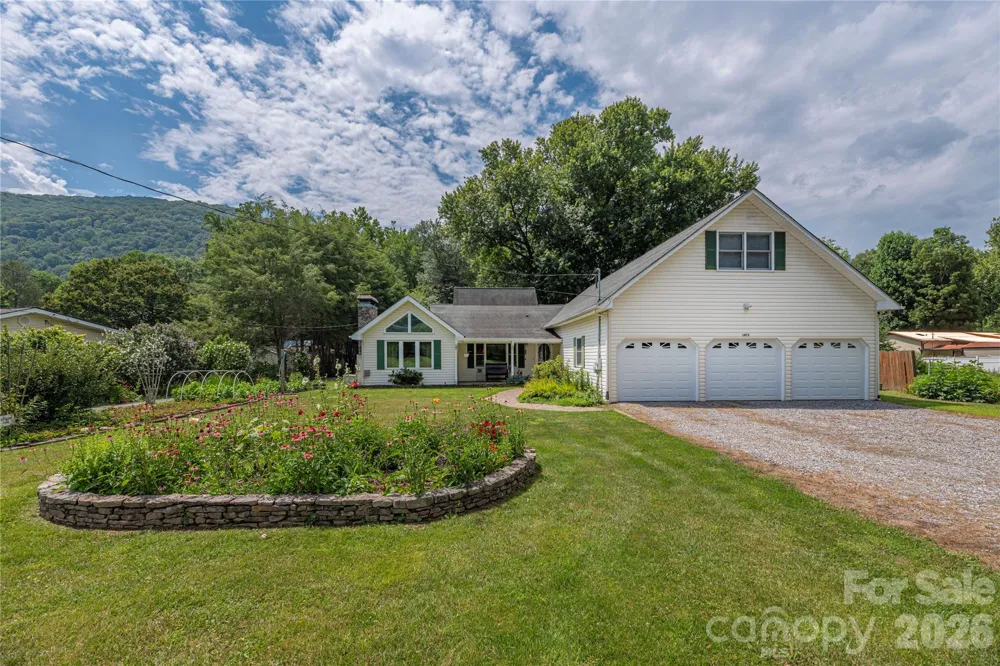 1075 Moody Farm Road Maggie Valley, NC 28751