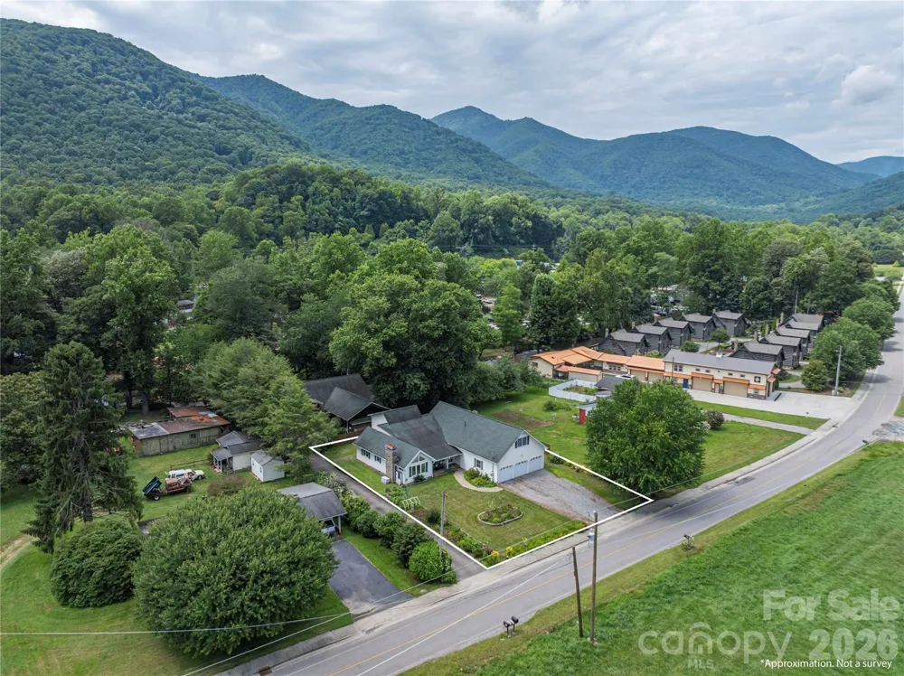 1075 Moody Farm Road Maggie Valley, NC 28751
