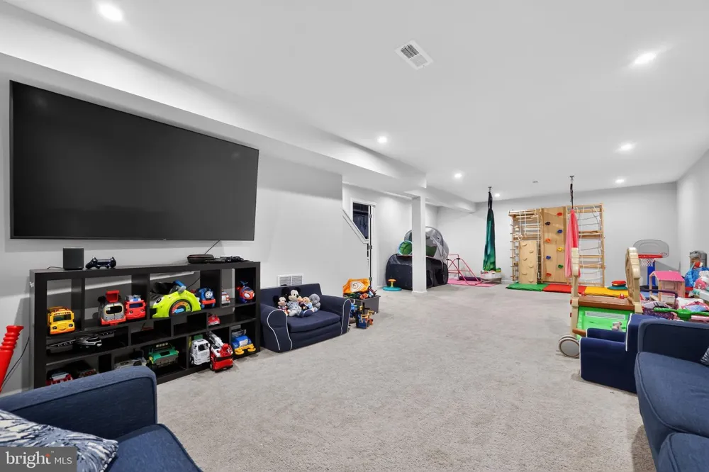 38 CIRCLE DRIVE Sicklerville, NJ 08081