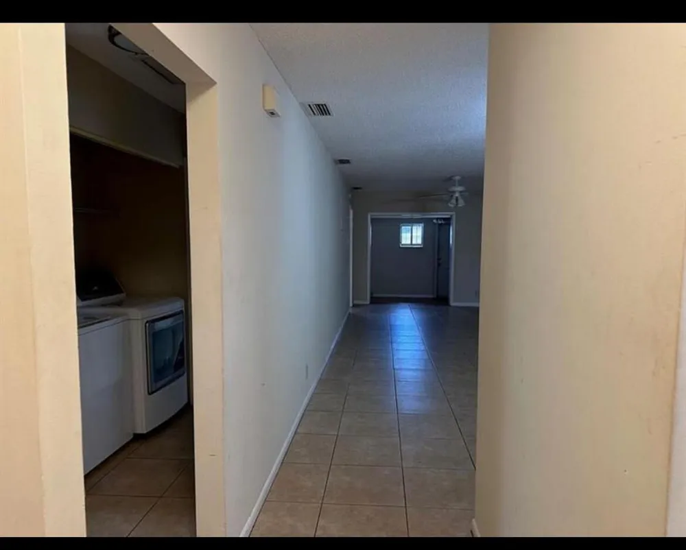 8682 Satalite Terrace West Palm Beach, FL 33403