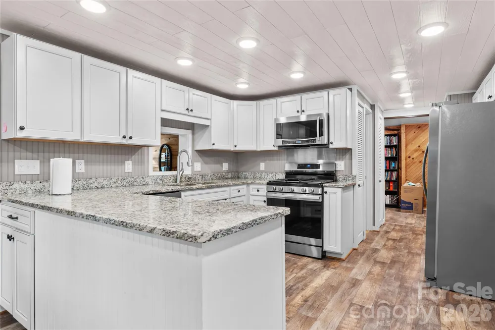 180 Longview Road Newland, NC 28657