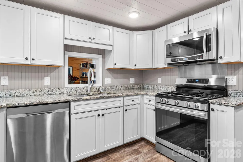 180 Longview Road Newland, NC 28657