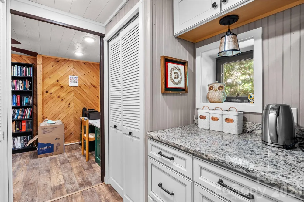 180 Longview Road Newland, NC 28657