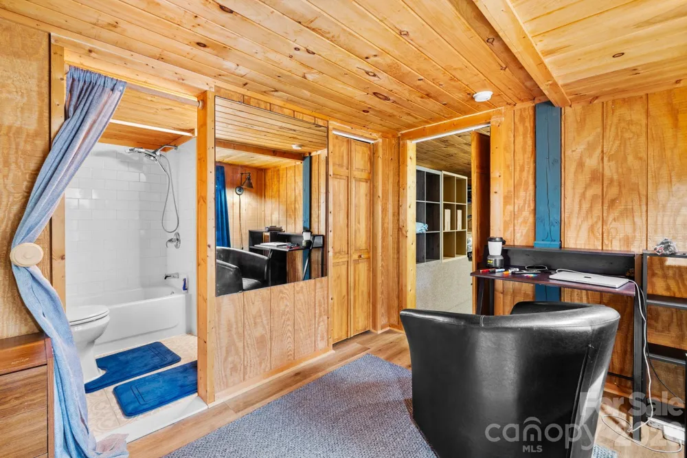 180 Longview Road Newland, NC 28657