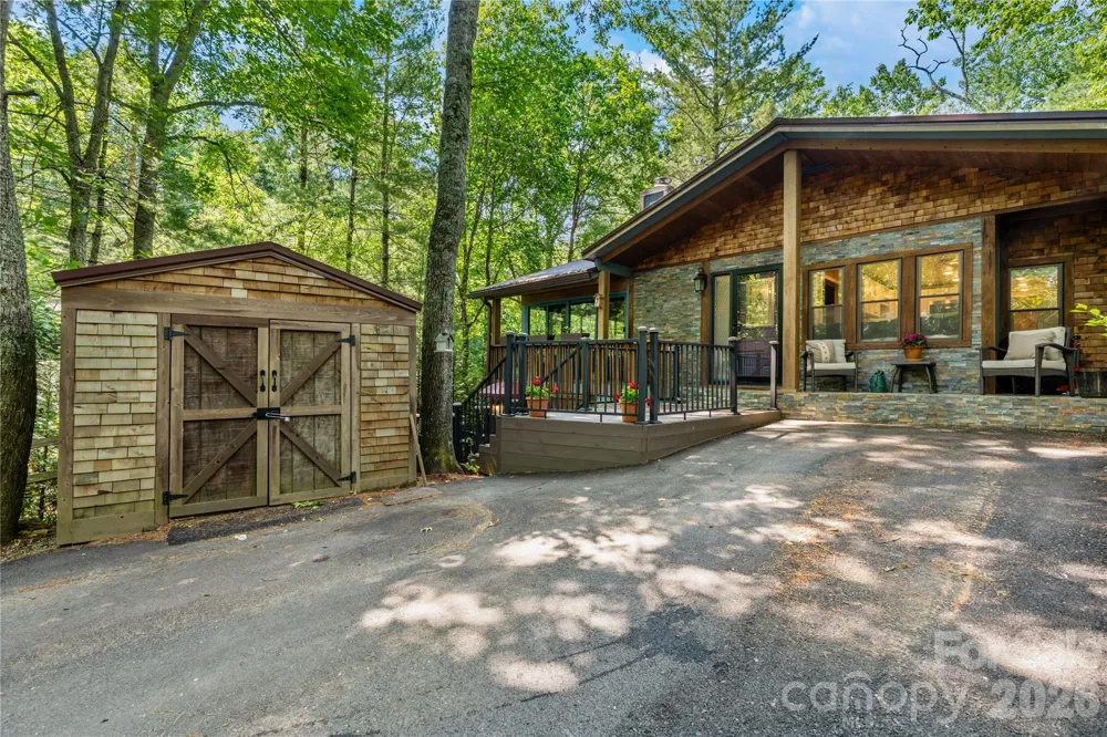 180 Longview Road Newland, NC 28657