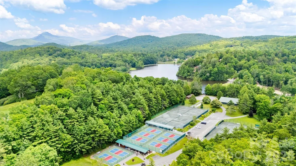 180 Longview Road Newland, NC 28657