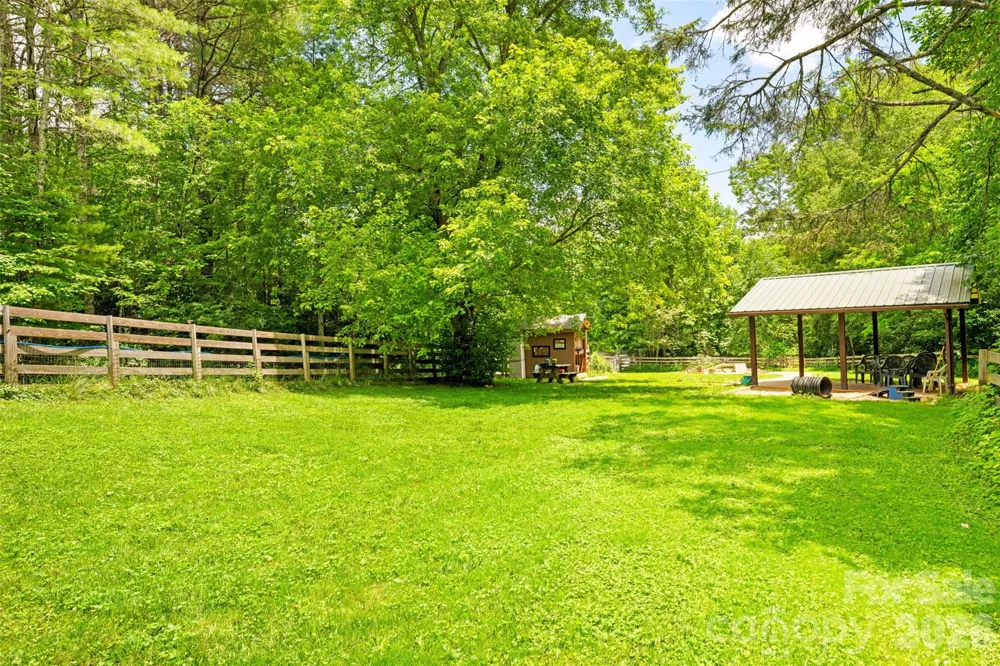 180 Longview Road Newland, NC 28657