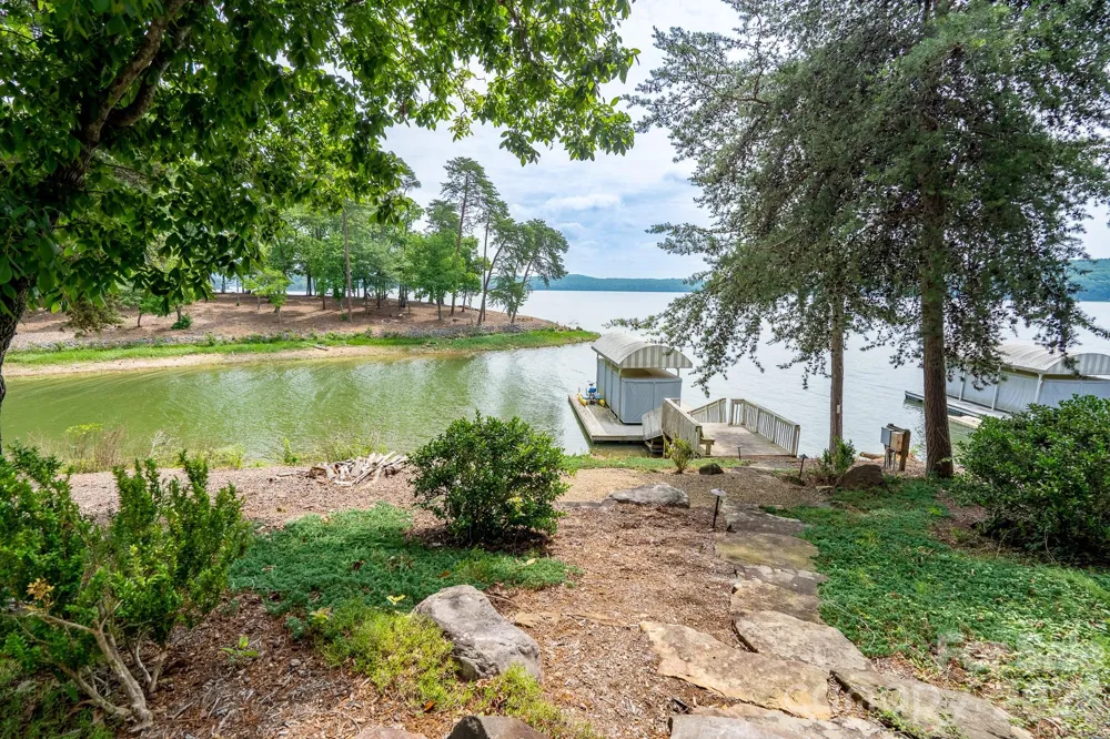 2375 Southpoint Lane New London, NC 28127