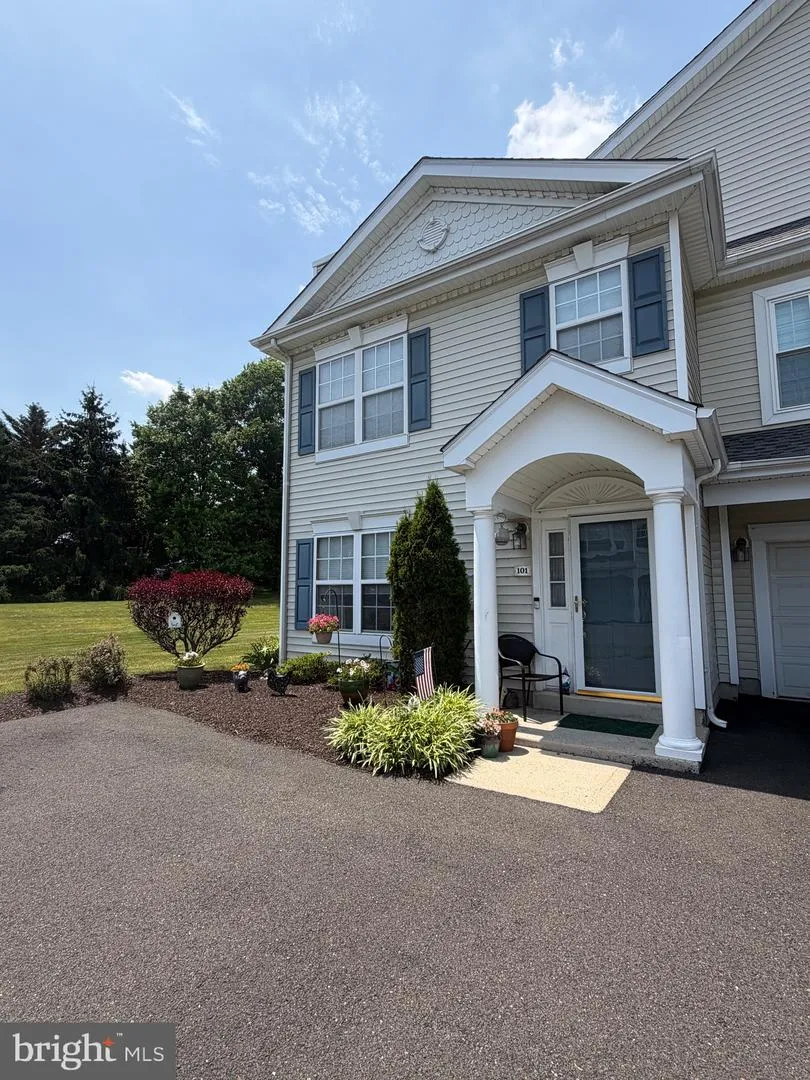 101 WILLOWOAK COURT Warwick, PA 18974