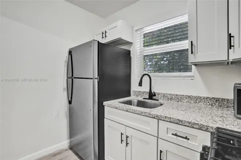 200 NW 13th St #5