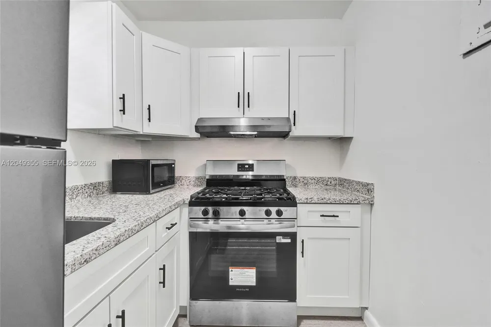 200 NW 13th St #5 Miami, FL 33136