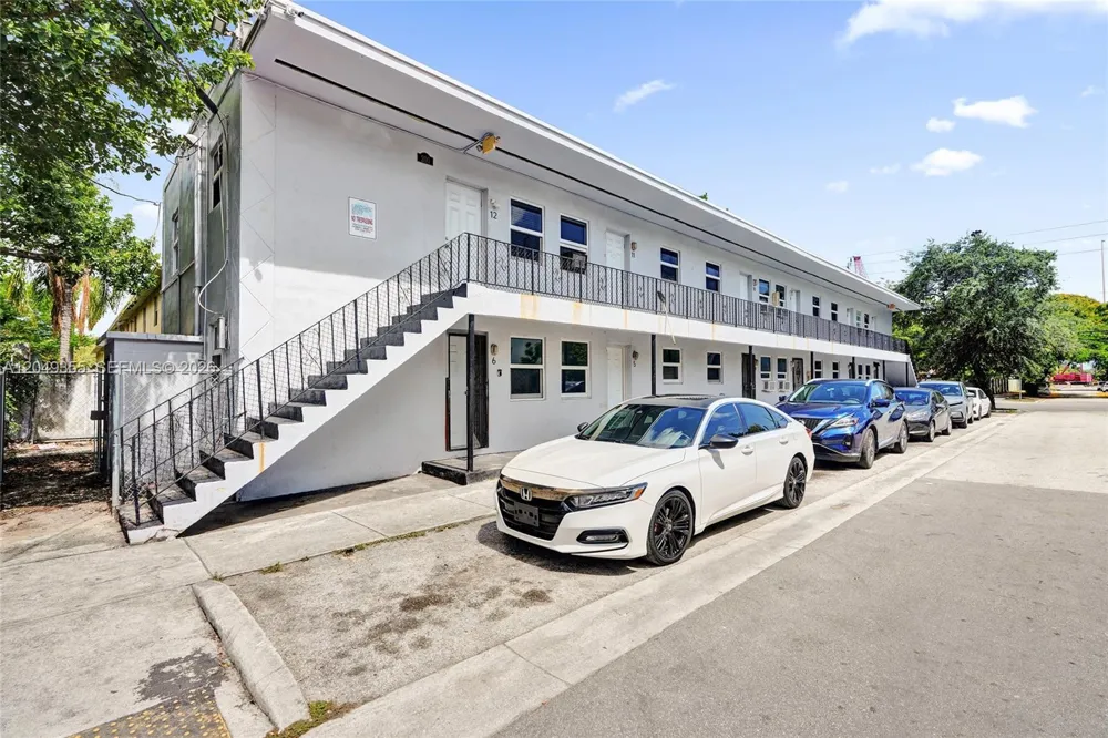 200 NW 13th St #5 Miami, FL 33136