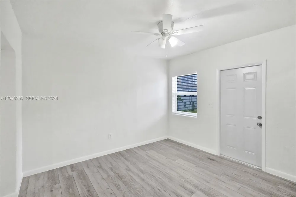 200 NW 13th St #5 Miami, FL 33136