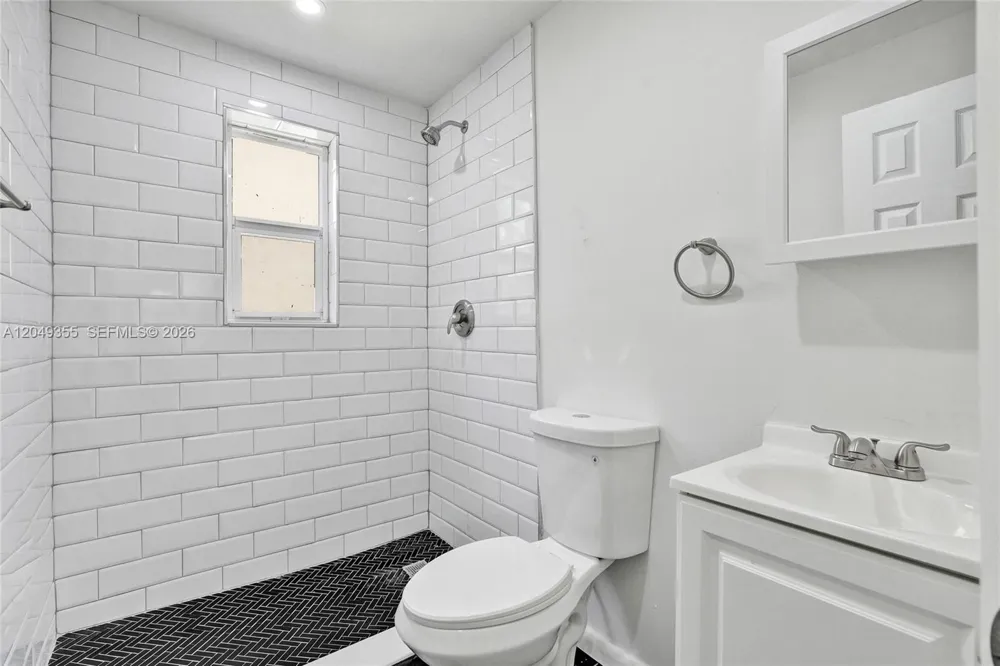 200 NW 13th St #5 Miami, FL 33136