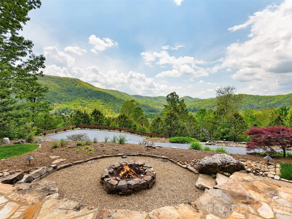 91 Watershed Way Horse Shoe, NC 28742