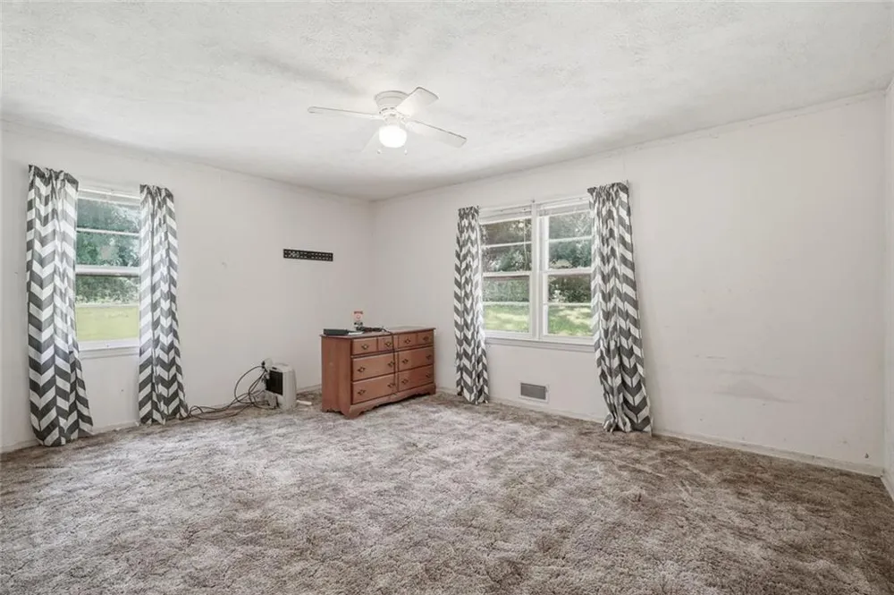 264 School St Street Gillsville, GA 30543