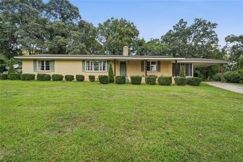 264 School St Street Gillsville, GA 30543
