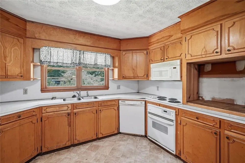 264 School St Street Gillsville, GA 30543