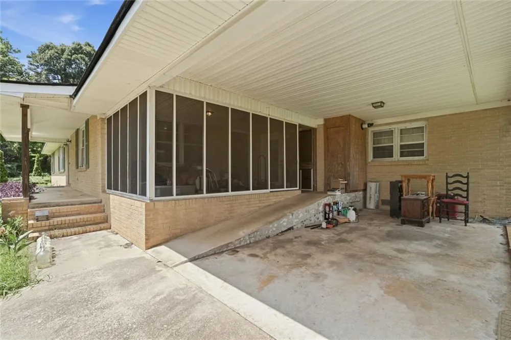 264 School St Street Gillsville, GA 30543
