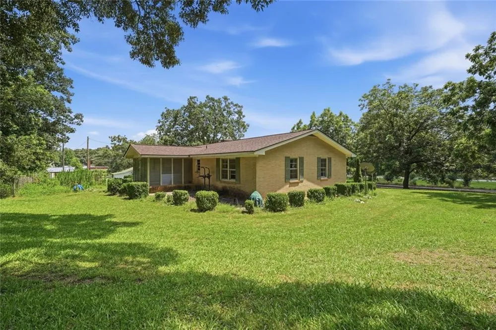 264 School St Street Gillsville, GA 30543