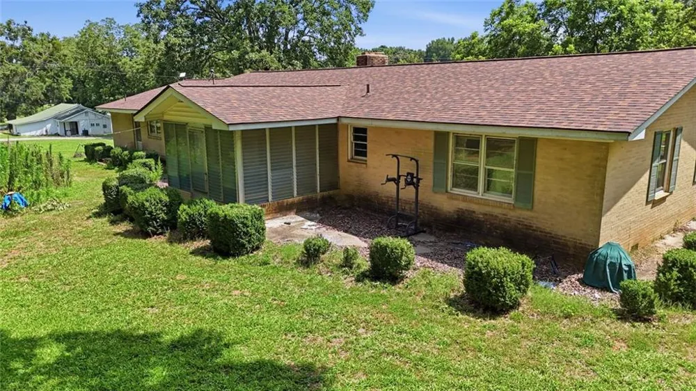 264 School St Street Gillsville, GA 30543