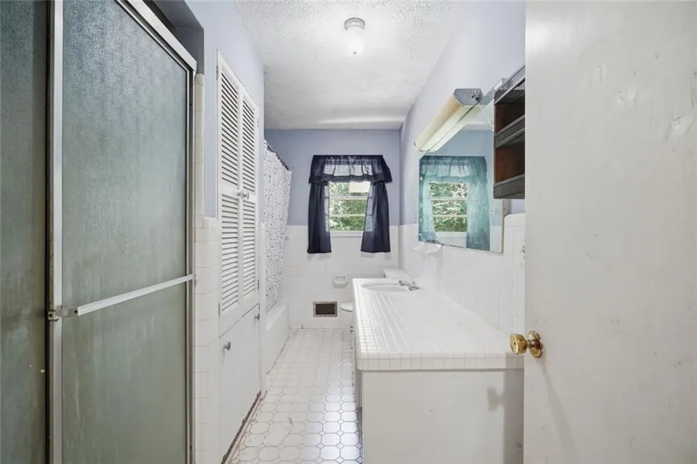 264 School St Street Gillsville, GA 30543