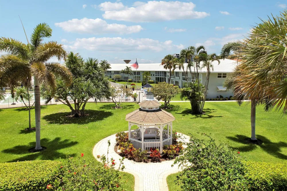 5540 Ocean Boulevard #206 Ocean Ridge, FL 33435