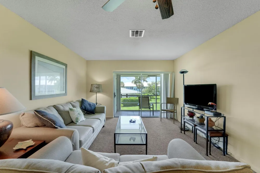 5540 Ocean Boulevard #206 Ocean Ridge, FL 33435