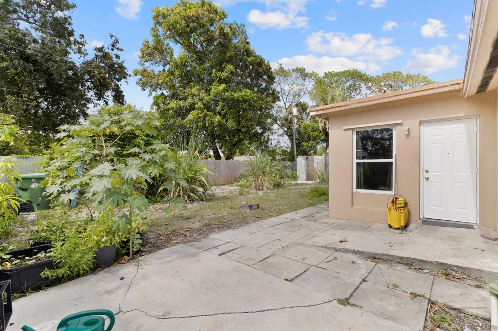 3431 NW 4th Street Lauderhill, FL 33311
