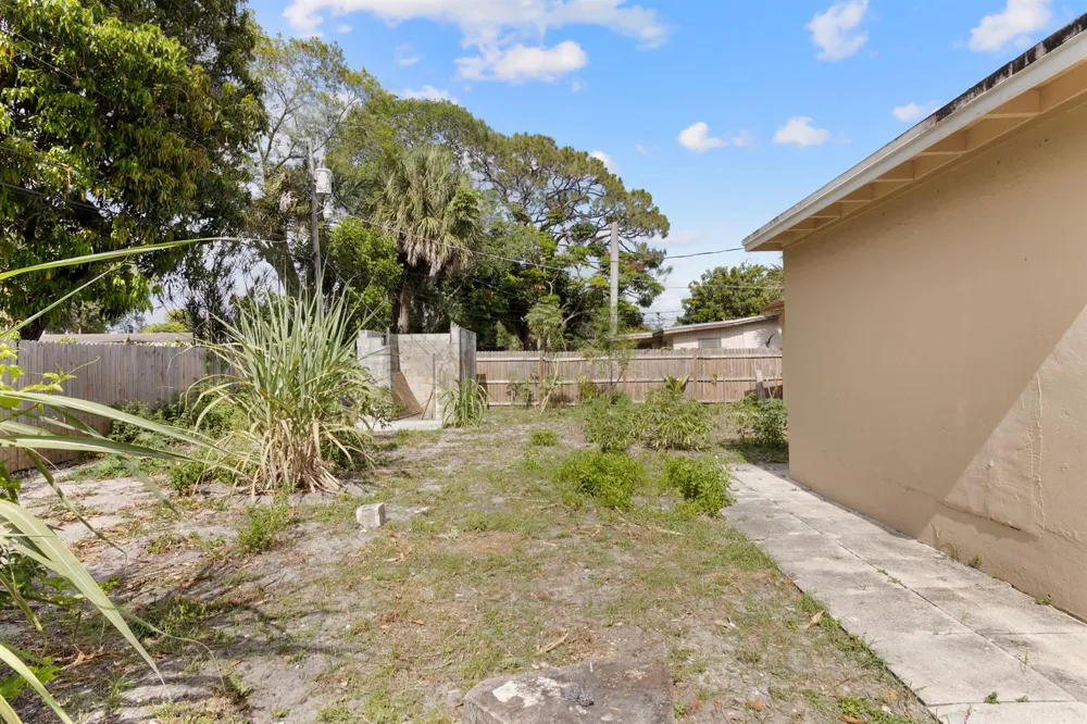3431 NW 4th Street Lauderhill, FL 33311