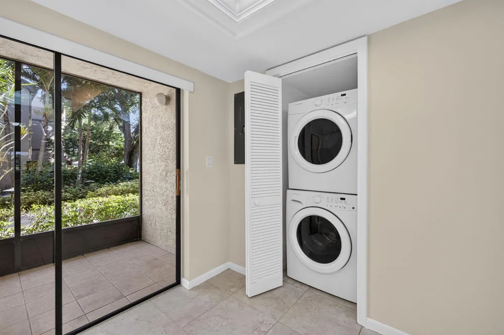 9460 Meadowood Drive #104 Fort Pierce, FL 34951