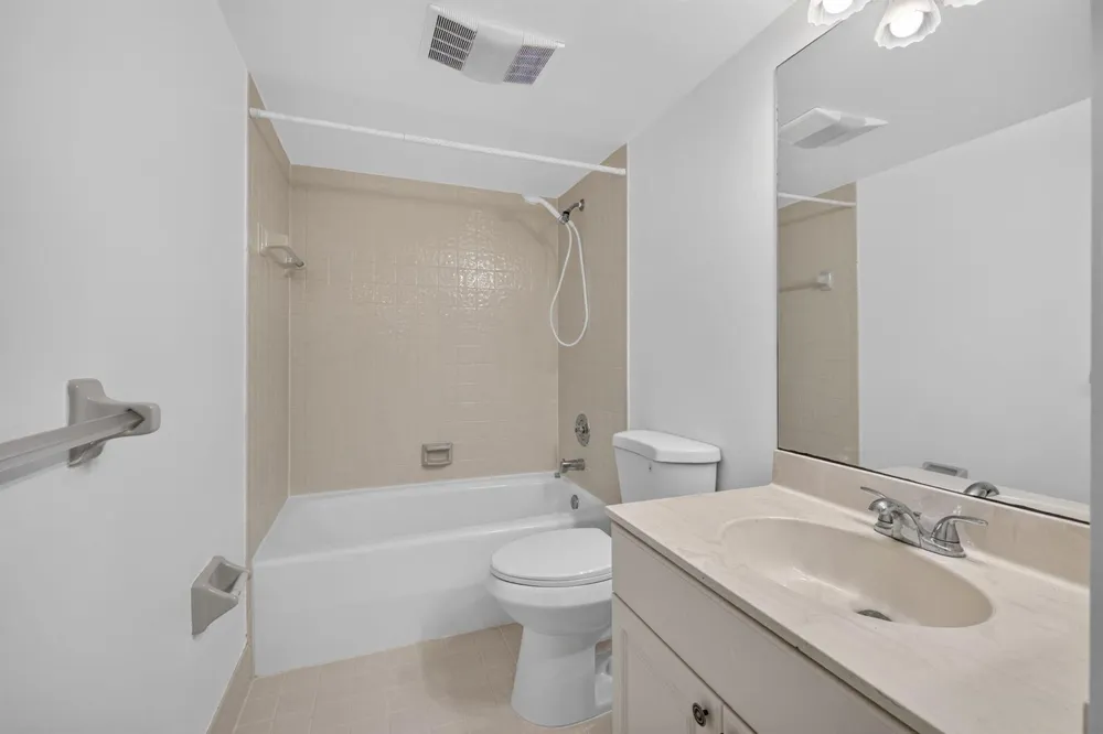 9460 Meadowood Drive #104 Fort Pierce, FL 34951
