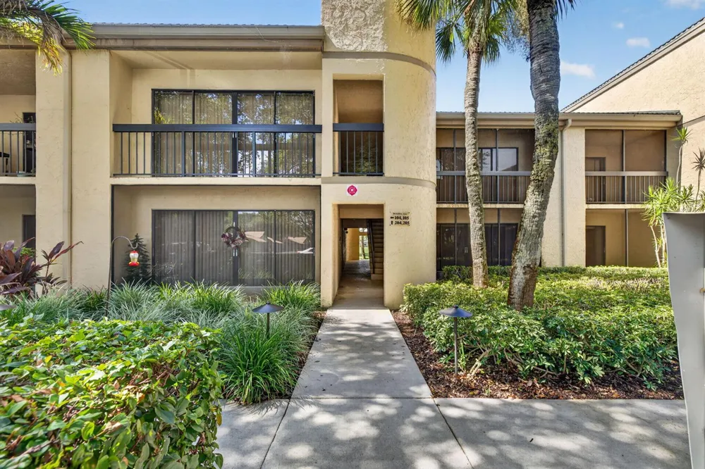 9460 Meadowood Drive #104 Fort Pierce, FL 34951