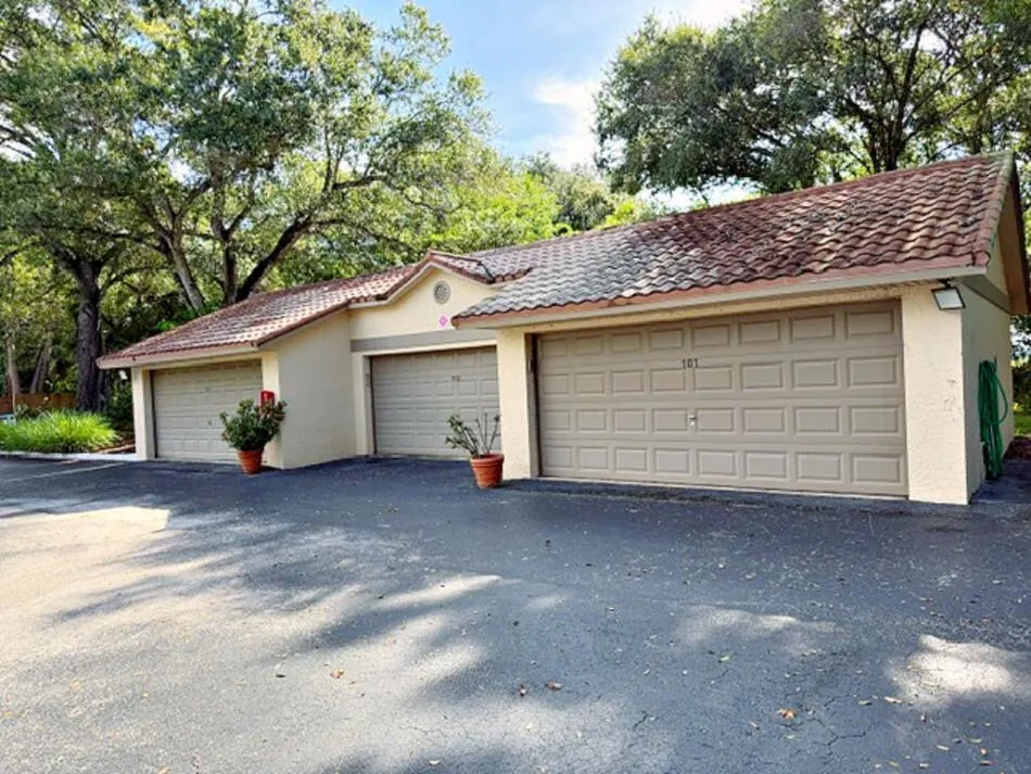 9460 Meadowood Drive #104 Fort Pierce, FL 34951