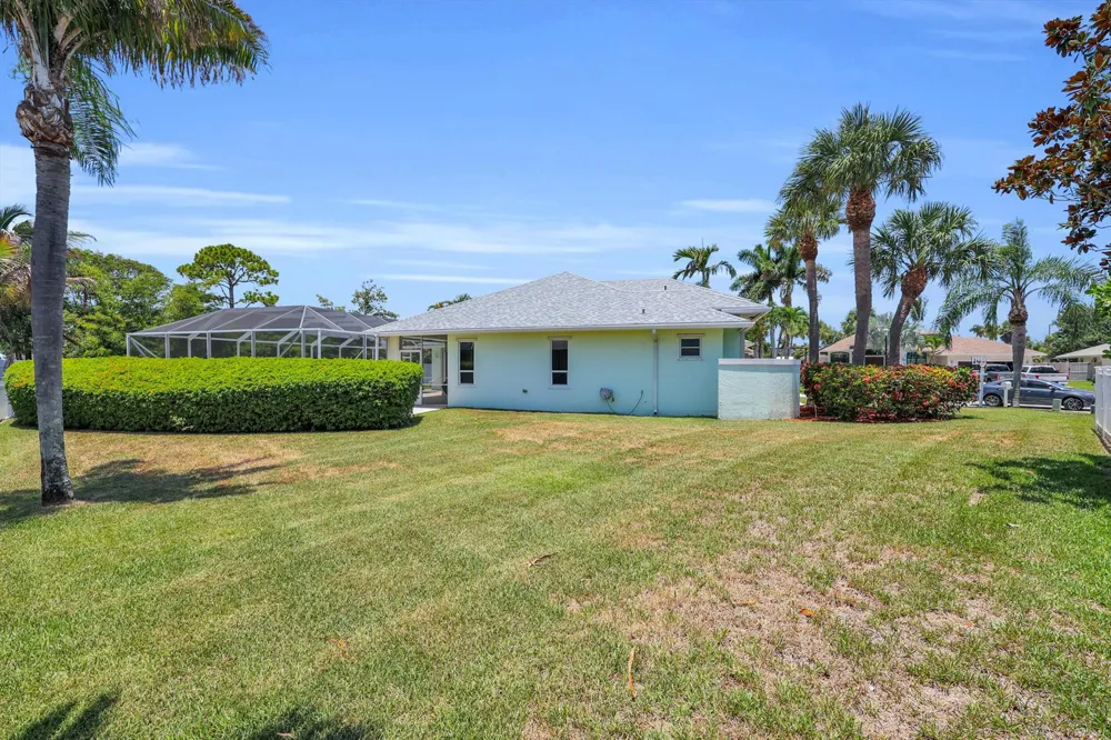 521 Cypress Circle Tequesta, FL 33469