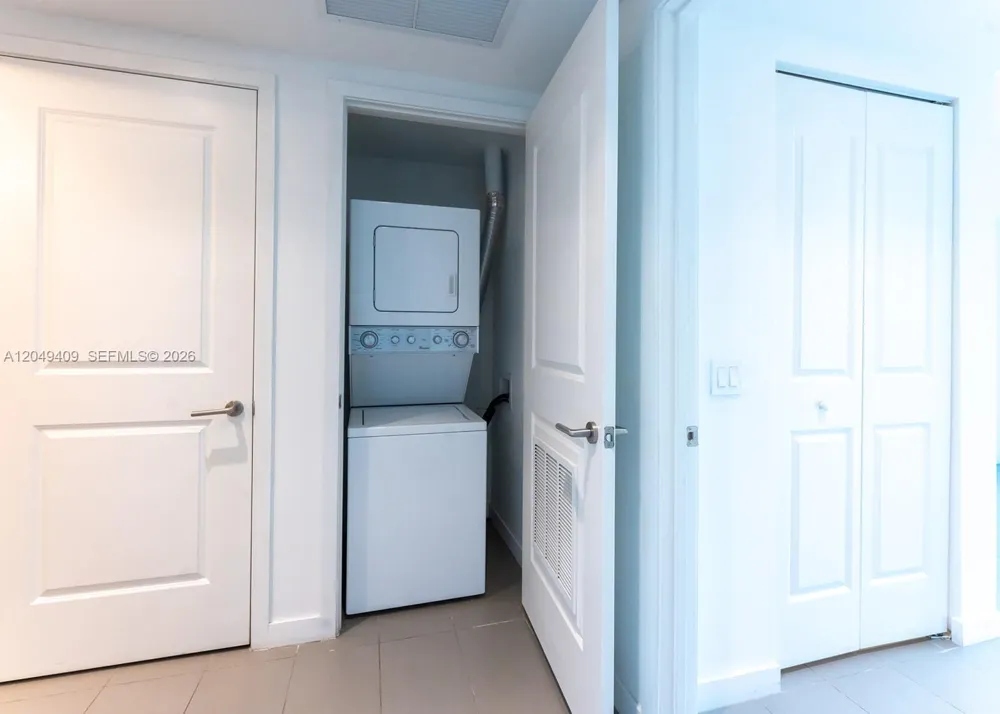 1600 NE 1st Ave #1814 Miami, FL 33132