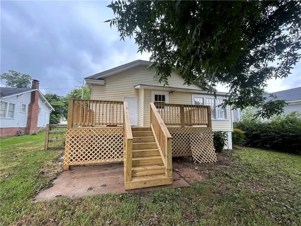 144 Marshall Street Cedartown, GA 30125