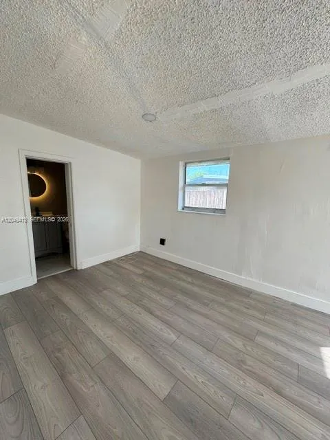 26 Virginia Rd West Park, FL 33023