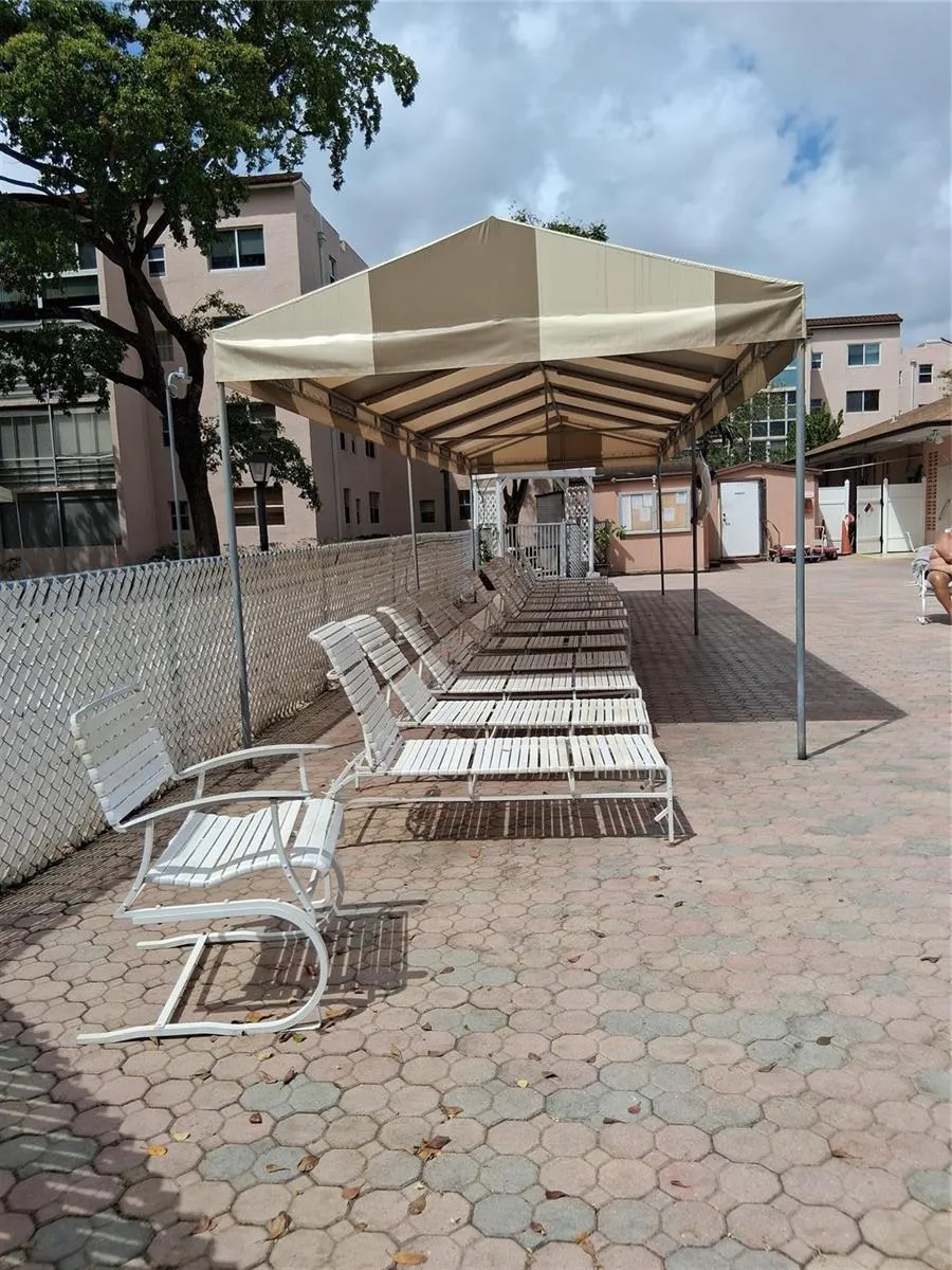 2861 Somerset Drive #317 Lauderdale Lakes, FL 33311