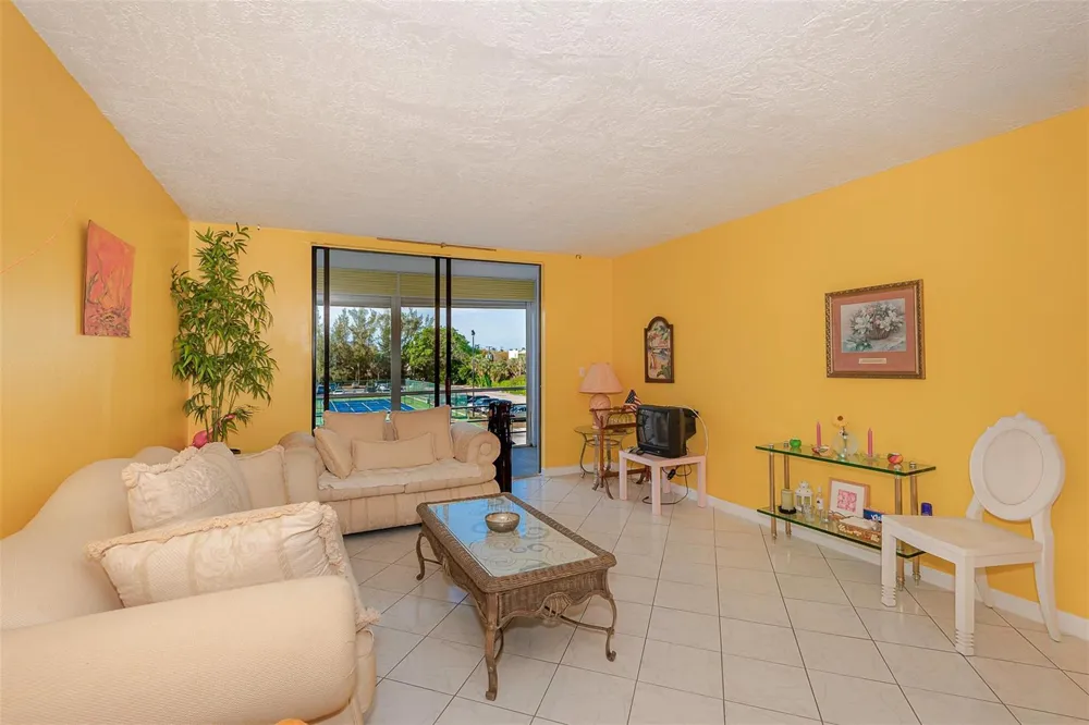 2861 Somerset Drive #317 Lauderdale Lakes, FL 33311