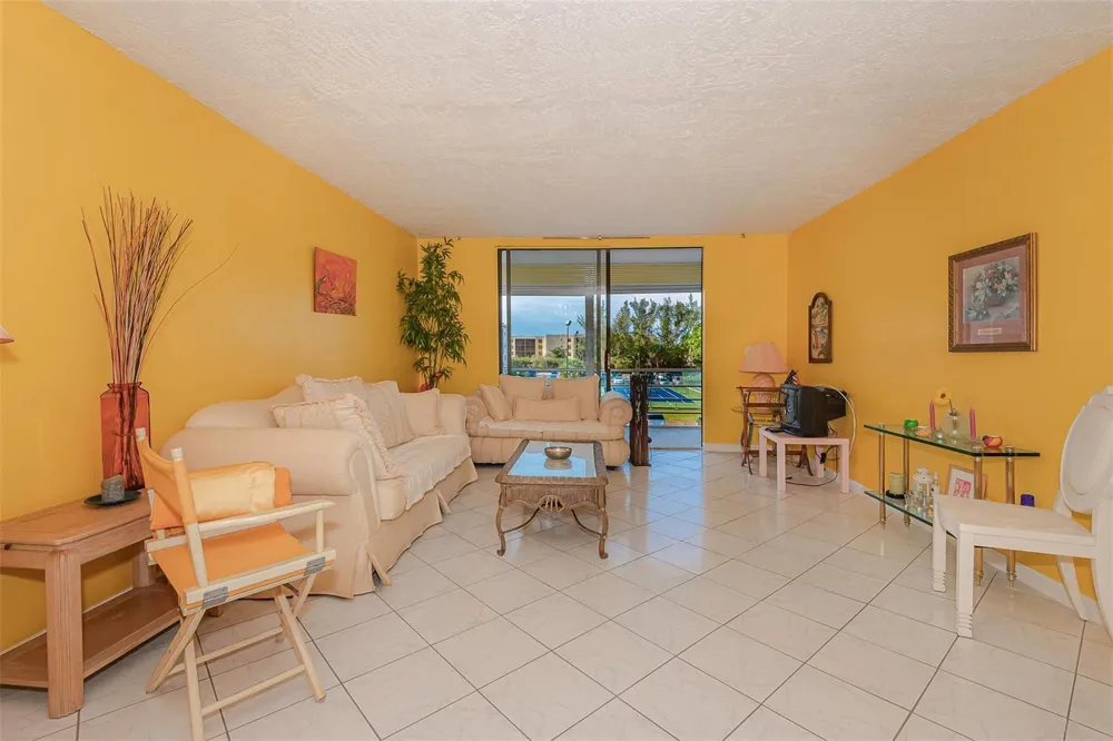 2861 Somerset Drive #317 Lauderdale Lakes, FL 33311
