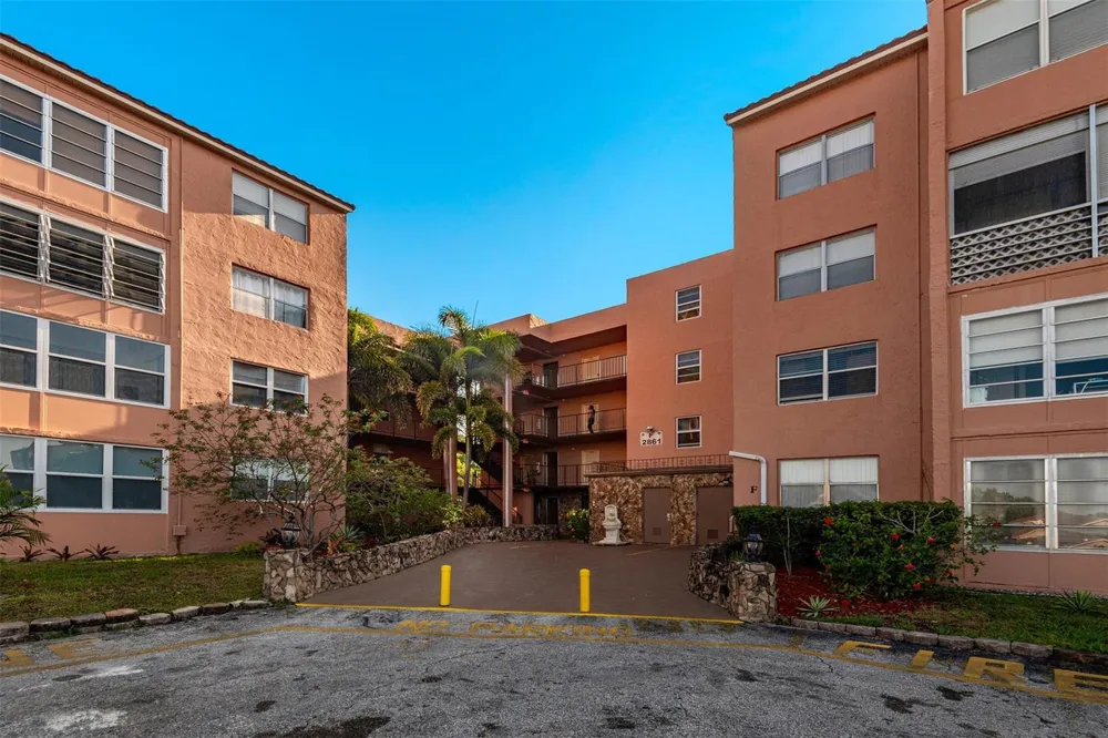 2861 Somerset Drive #317 Lauderdale Lakes, FL 33311